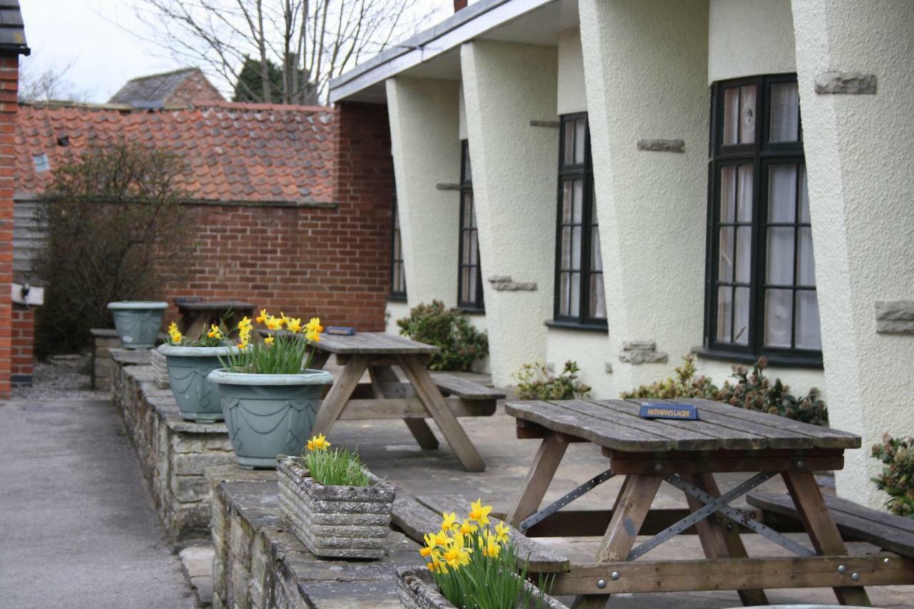 The Feathers Pocklington Exterior photo